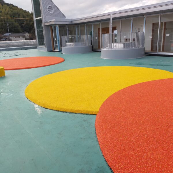 岡山市保育施設 ゴムチップ舗装