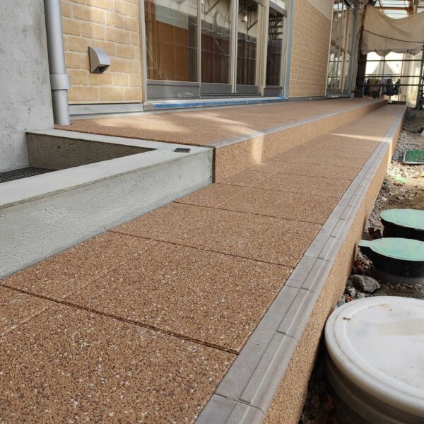 ゴムチップ舗装