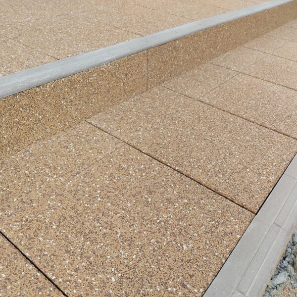 ゴムチップ舗装