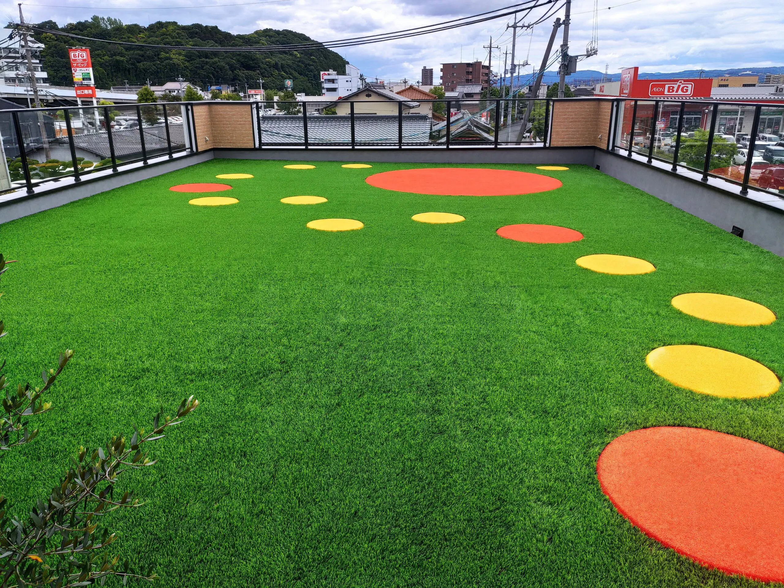 人工芝について - ゴムチップ・弾性舗装専門会社 | 株式会社アンビエン