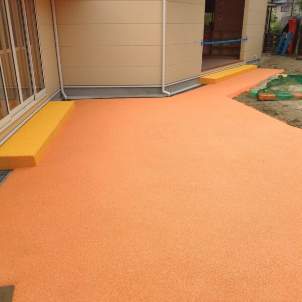 ゴムチップ舗装