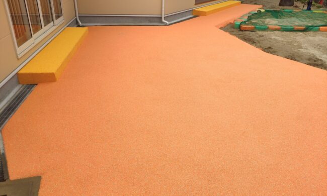 ゴムチップ舗装