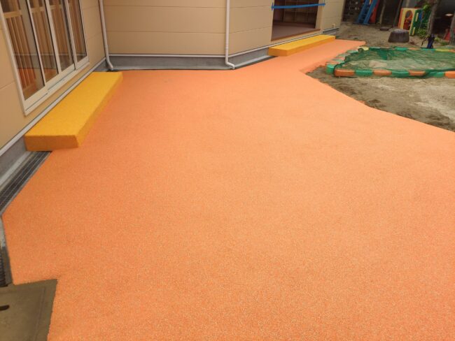 ゴムチップ舗装