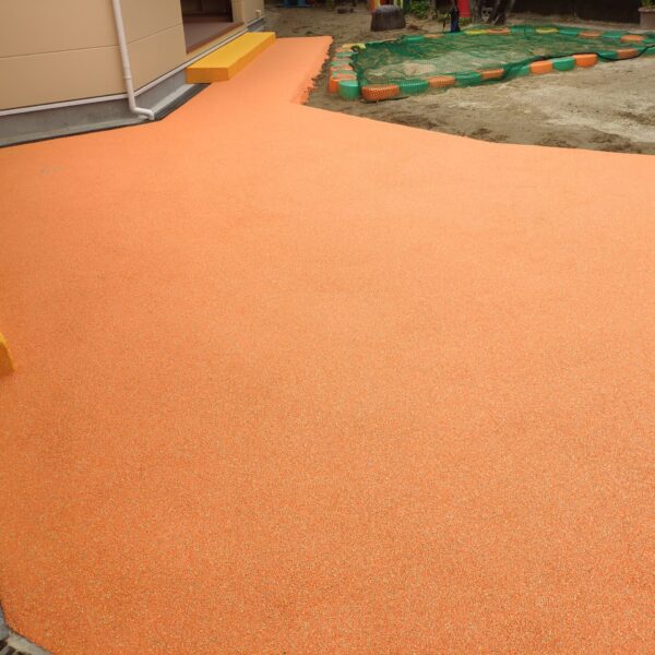 ゴムチップ舗装