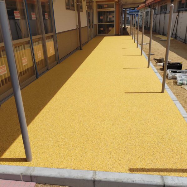 岡山県総社市児童福祉施設 ゴムチップ舗装