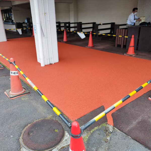 丹波篠山市ゴルフ場 ゴムチップ舗装