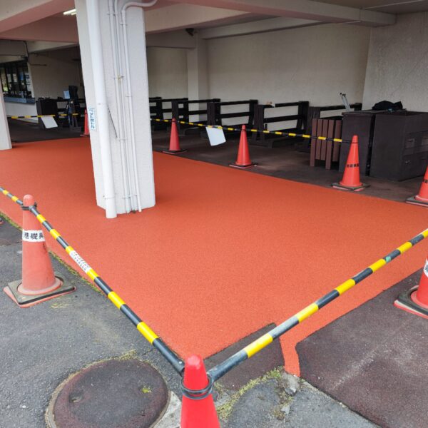 丹波篠山市ゴルフ場 ゴムチップ舗装