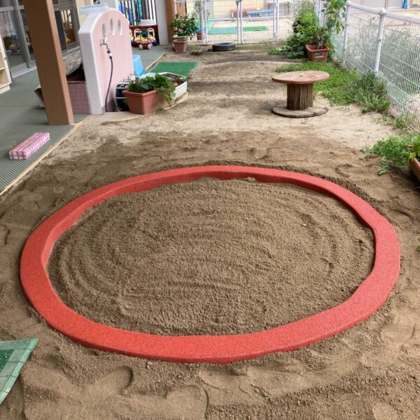 福山市保育施設 砂場枠 AFTER (3) ゴムチップ舗装