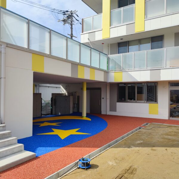 大阪府大阪狭山市 保育施設 (4) ゴムチップ舗装