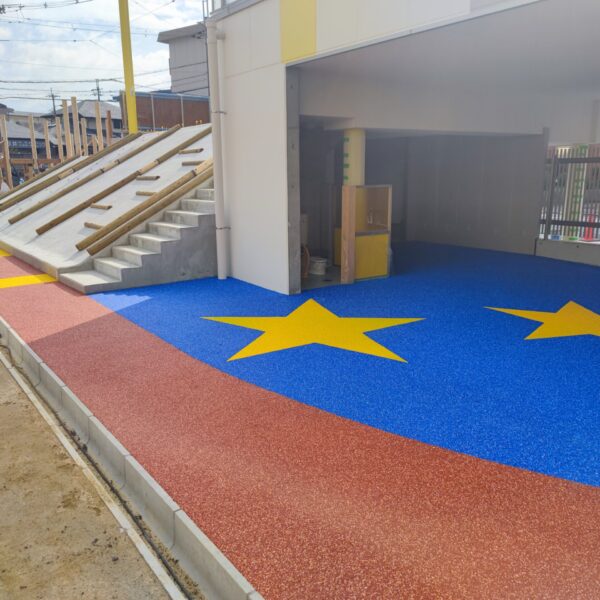 大阪府大阪狭山市 保育施設 (7) ゴムチップ舗装