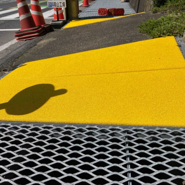 グレーチング蓋保護 (2) ゴムチップ舗装