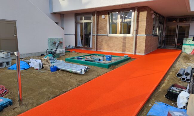 ソフトグラウンド　砂場枠タイプ　ゴムチップ舗装