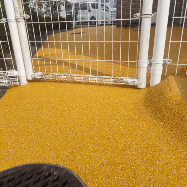 ソフトグラウンド　砂場枠タイプ　ゴムチップ舗装