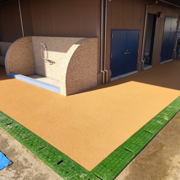 ソフトグラウンド　砂場枠タイプ　ゴムチップ舗装