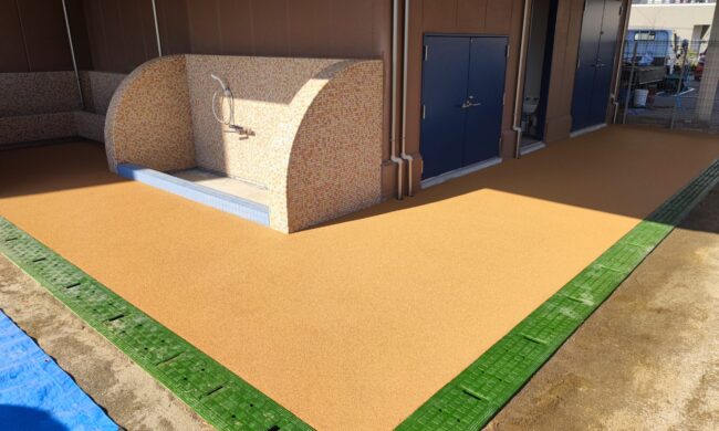 ソフトグラウンド　砂場枠タイプ　ゴムチップ舗装