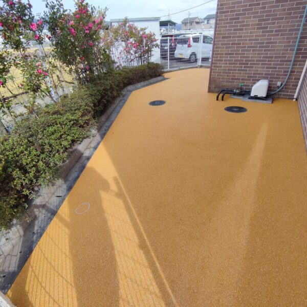 ソフトグラウンド　砂場枠タイプ　ゴムチップ舗装