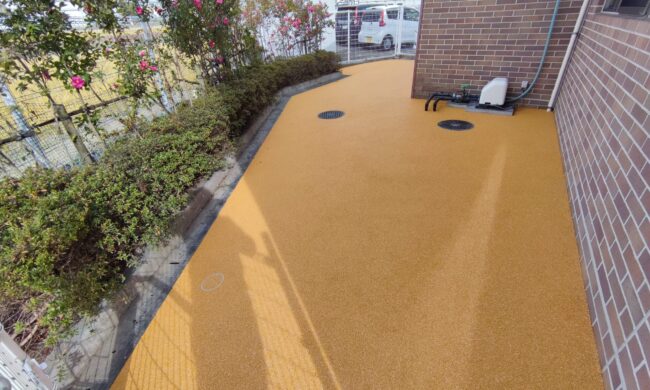 ソフトグラウンド　砂場枠タイプ　ゴムチップ舗装