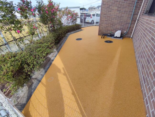 ソフトグラウンド　砂場枠タイプ　ゴムチップ舗装