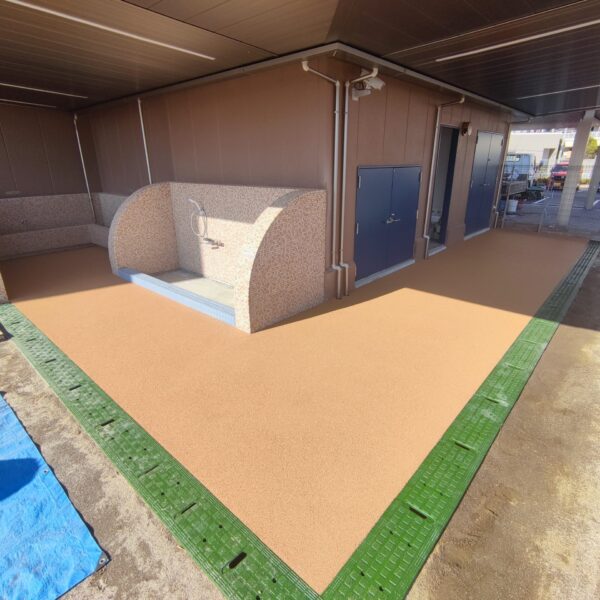 ソフトグラウンド　砂場枠タイプ　ゴムチップ舗装