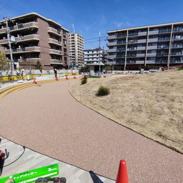 大阪府池田市 公園施設 ゴムチップ舗装 ソフトグラウンド