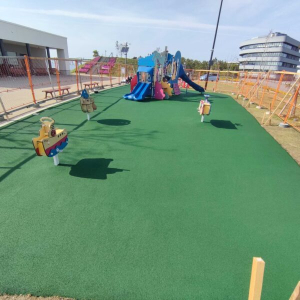 ゴムチップ舗装　ソフトグラウンド