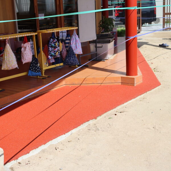 ゴムチップ舗装　ソフトグラウンド