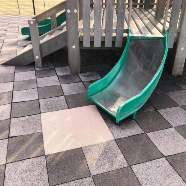 岡山県総社市 公園施設 ゴムチップ舗装 ソフトグラウンド