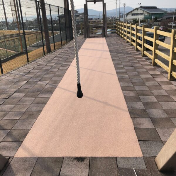 岡山県総社市 公園施設 ゴムチップ舗装 ソフトグラウンド