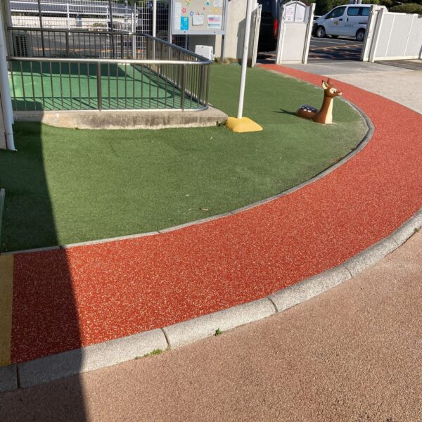 ゴムチップ舗装　ソフトグラウンド