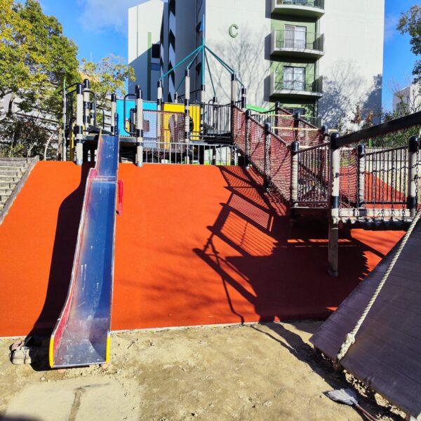 ゴムチップ舗装　ソフトグラウンド