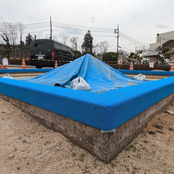 ソフトグラウンド　ゴムチップ　砂場枠