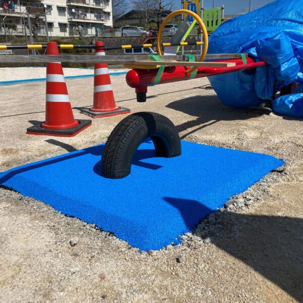 ソフトグラウンド　ゴムチップ　厚塗り