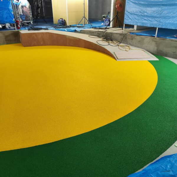 東京都港区 オフィスビル ゴムチップ舗装 ソフトグラウンド 標準タイプ 砂場枠タイプ