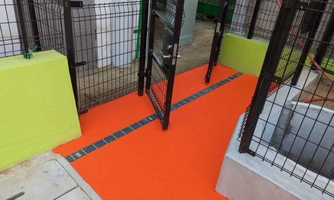 ゴムチップ舗装　ソフトグラウンド　標準タイプ　砂場枠タイプ