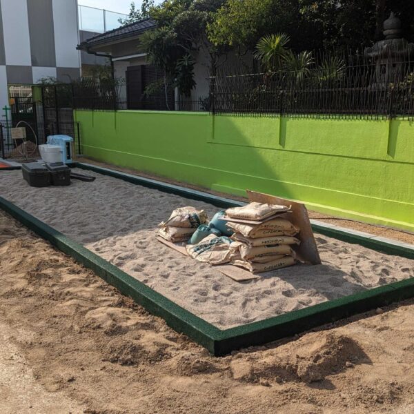 ゴムチップ舗装　ソフトグラウンド　標準タイプ　砂場枠タイプ