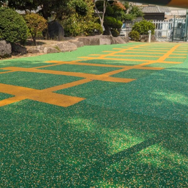 ソフトグラウンド　厚塗りタイプ　ゴムチップ舗装