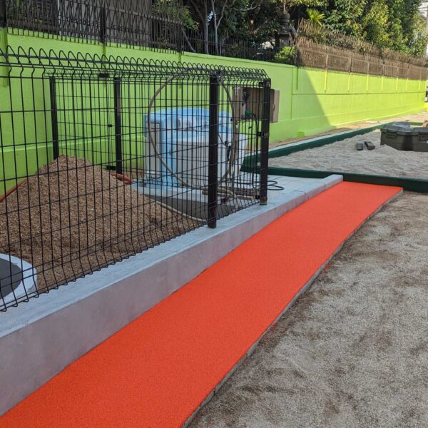 ゴムチップ舗装　ソフトグラウンド　標準タイプ　砂場枠タイプ