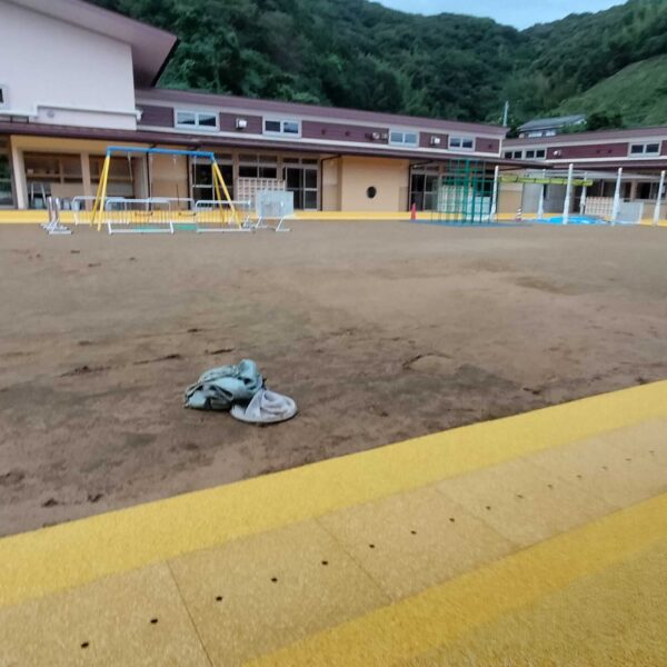 ソフトグラウンド　標準タイプ　溝蓋タイプ　ゴムチップ舗装