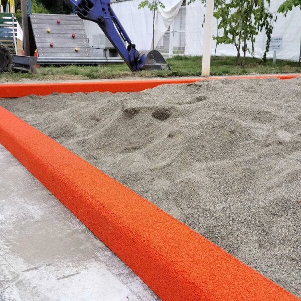 ゴムチップ舗装　ソフトグラウンド砂場枠タイプ