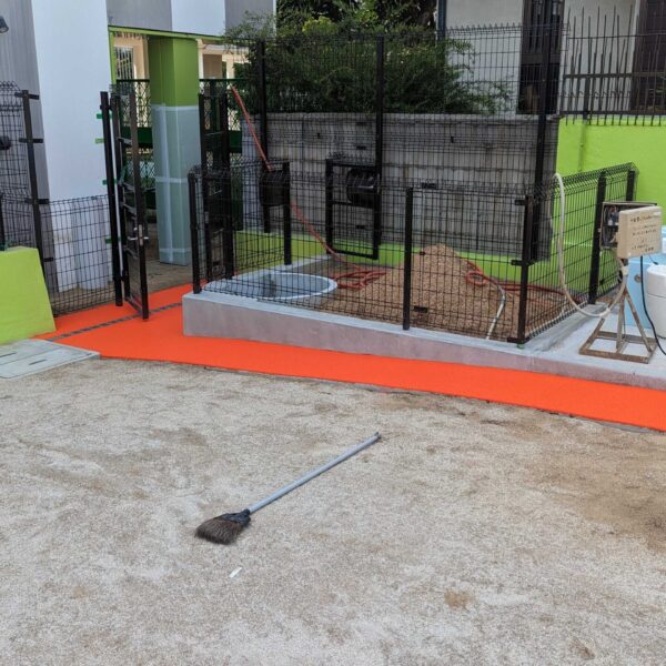 ゴムチップ舗装　ソフトグラウンド　標準タイプ　砂場枠タイプ