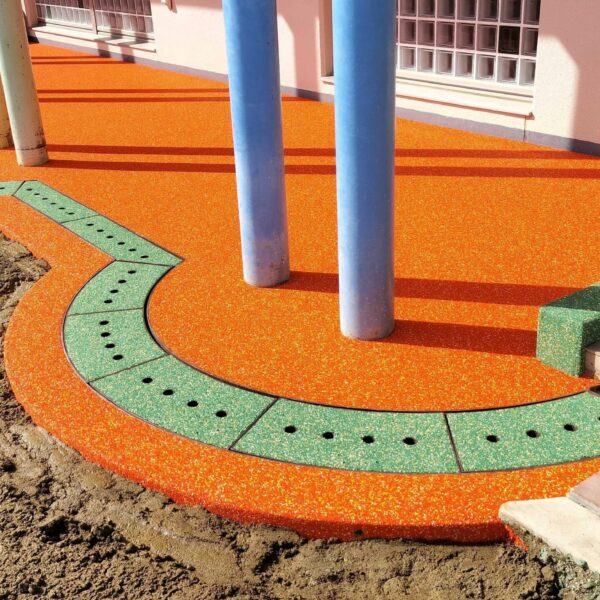 ゴムチップ舗装　ソフトグラウンド