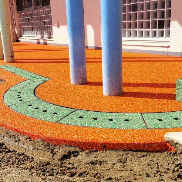 ゴムチップ舗装　ソフトグラウンド