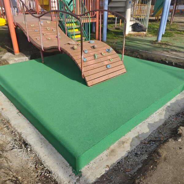 大阪府吹田市 公園施設4 ゴムチップ舗装 ソフトグラウンド