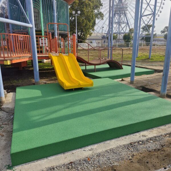 大阪府吹田市 公園施設3 ゴムチップ舗装 ソフトグラウンド