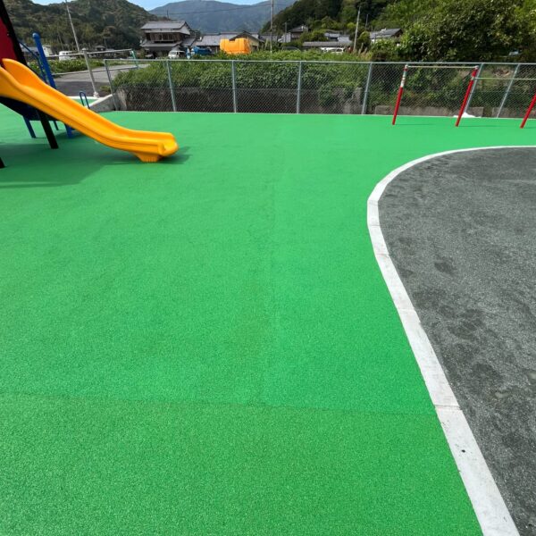 ゴムチップ舗装　ソフトグラウンド