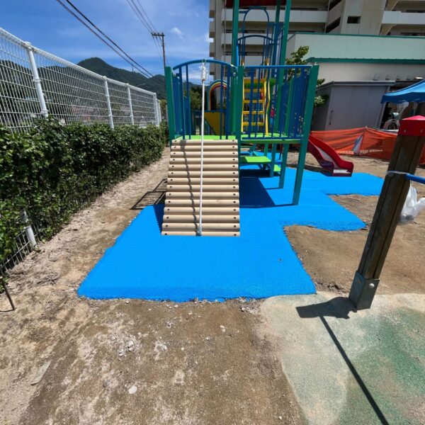 ゴムチップ舗装　ソフトグラウンド　現場施工