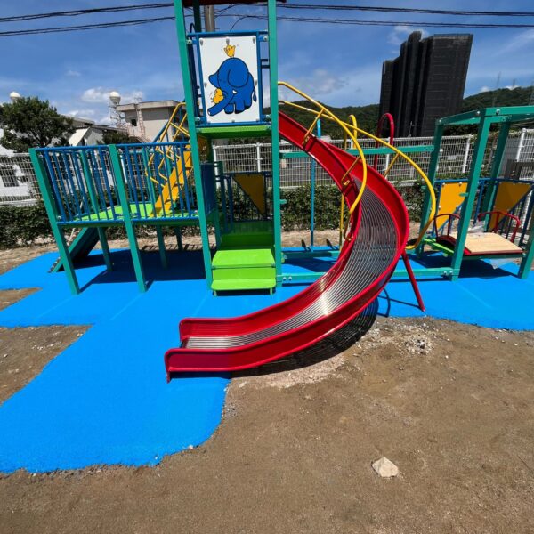 ゴムチップ舗装　ソフトグラウンド　現場施工