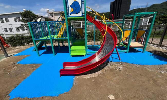 ゴムチップ舗装　ソフトグラウンド　現場施工