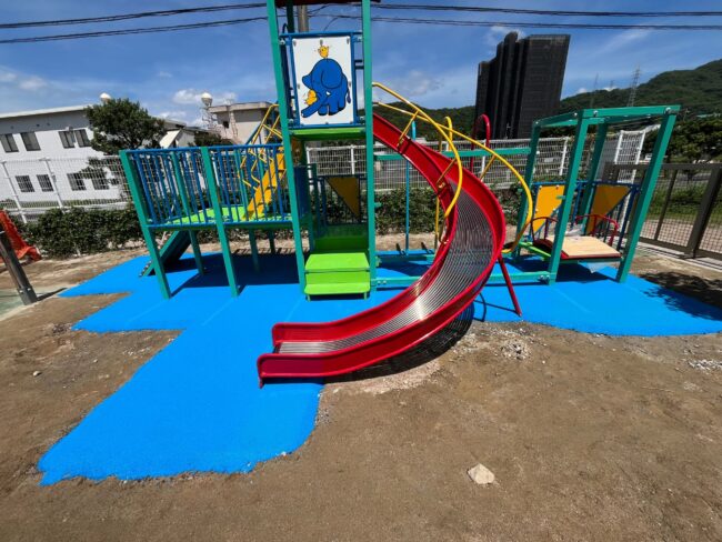 ゴムチップ舗装　ソフトグラウンド　現場施工