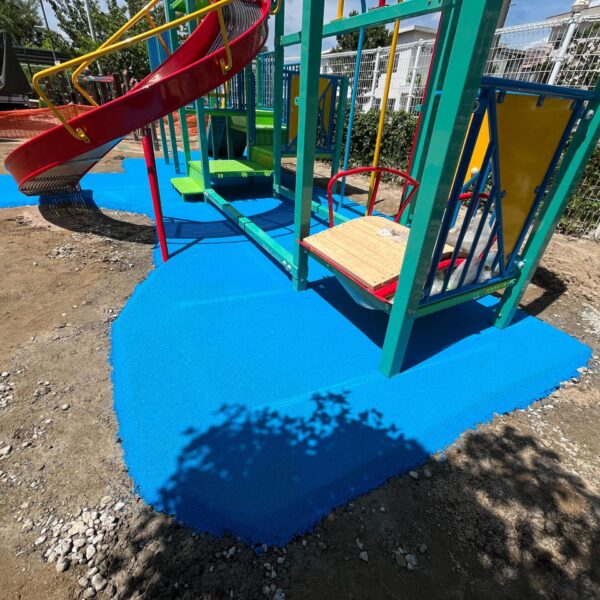 ゴムチップ舗装　ソフトグラウンド　現場施工